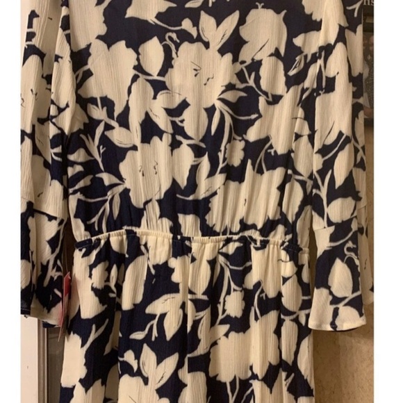 Xhilaration Floral Navy and White - Picture 3 of 9